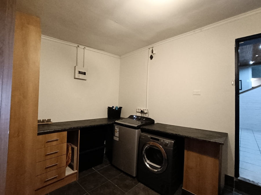 To Let 4 Bedroom Property for Rent in Avondale Western Cape